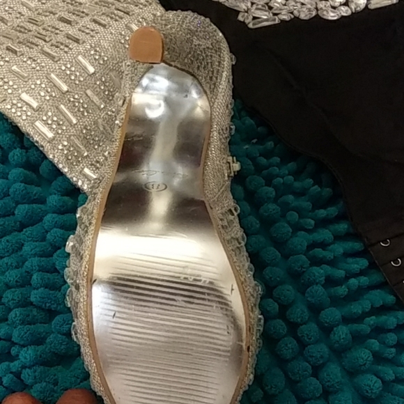 Because I don't wear a lot of stuff I have - Picture 2 of 2